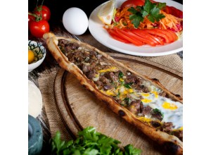 Kavurmalı Kaşarlı Pide